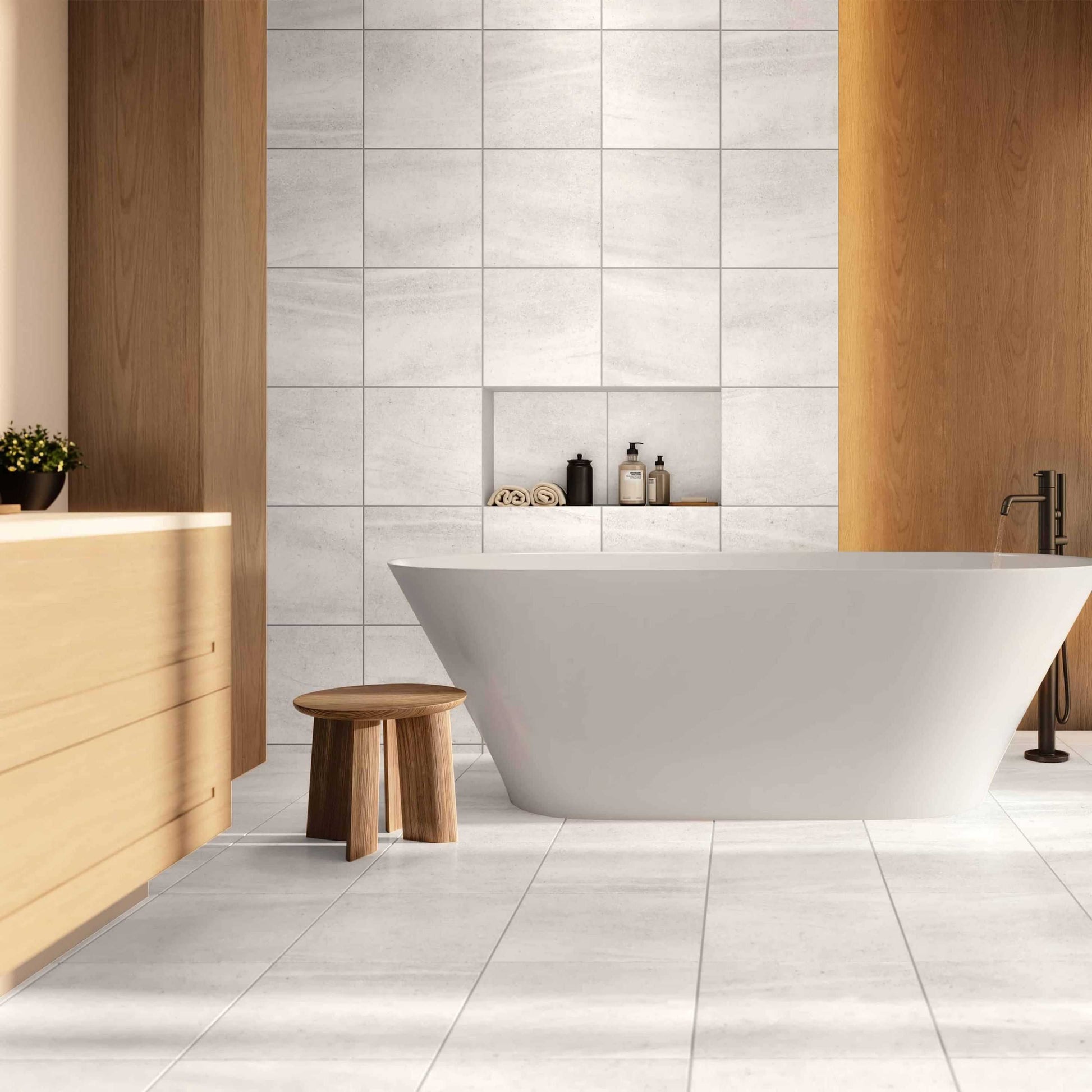 Bathtub with Caliza Gesso tile